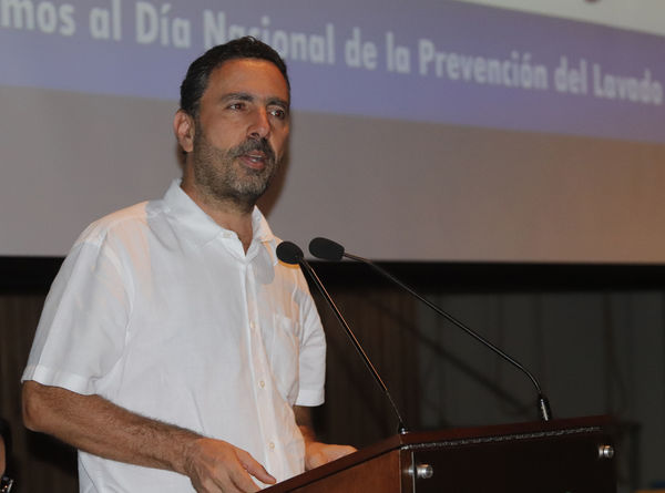 Día de la Prevención del Lavado de Activos
Día de la Prevención del Lavado de Activos
Fecha: Noviembre 2 de 2017
Para descargar esta fotografía en alta resolución, haga clic sobre la imagen hasta que la misma se despliegue en la pantalla completa; luego dé clic derecho y elija la opción "guardar imagen como". 
En caso de publicación por cualquier medio, solicitamos acompañarla del crédito: "Foto EPM"
Palabras clave: Día de la Prevención del Lavado de Activos