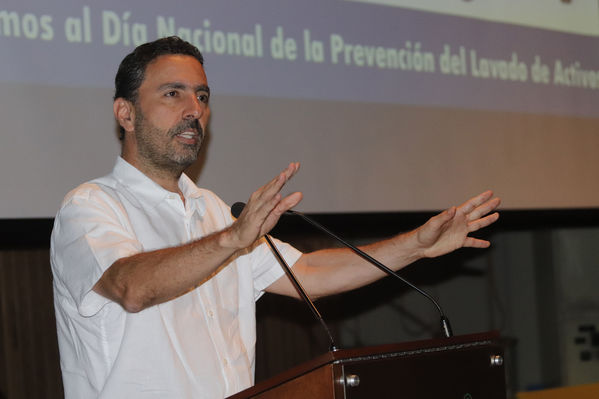 Día de la Prevención del Lavado de Activos
Día de la Prevención del Lavado de Activos
Fecha: Noviembre 2 de 2017
Para descargar esta fotografía en alta resolución, haga clic sobre la imagen hasta que la misma se despliegue en la pantalla completa; luego dé clic derecho y elija la opción "guardar imagen como". 
En caso de publicación por cualquier medio, solicitamos acompañarla del crédito: "Foto EPM"
Palabras clave: Día de la Prevención del Lavado de Activos