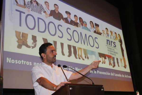 Día de la Prevención del Lavado de Activos
Día de la Prevención del Lavado de Activos
Fecha: Noviembre 2 de 2017
Para descargar esta fotografía en alta resolución, haga clic sobre la imagen hasta que la misma se despliegue en la pantalla completa; luego dé clic derecho y elija la opción "guardar imagen como". 
En caso de publicación por cualquier medio, solicitamos acompañarla del crédito: "Foto EPM"
Palabras clave: Día de la Prevención del Lavado de Activos