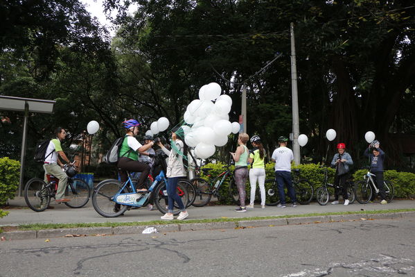 Programa "En bici al trabajo"
Programa "En bici al trabajo"
Fecha: Agosto 14 de 2017
Para descargar esta fotografía en alta resolución, haga clic sobre la imagen hasta que la misma se despliegue en la pantalla completa; luego dé clic derecho y elija la opción "guardar imagen como". 
En caso de publicación por cualquier medio, solicitamos acompañarla del crédito: "Foto EPM"
Palabras clave: Programa "En bici al trabajo"