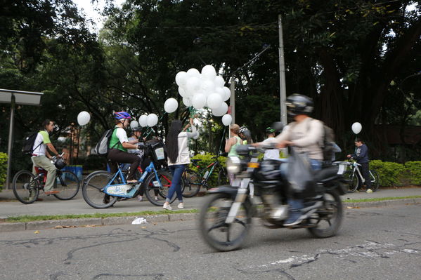 Programa "En bici al trabajo"
Programa "En bici al trabajo"
Fecha: Agosto 14 de 2017
Para descargar esta fotografía en alta resolución, haga clic sobre la imagen hasta que la misma se despliegue en la pantalla completa; luego dé clic derecho y elija la opción "guardar imagen como". 
En caso de publicación por cualquier medio, solicitamos acompañarla del crédito: "Foto EPM"
Palabras clave: Programa "En bici al trabajo"