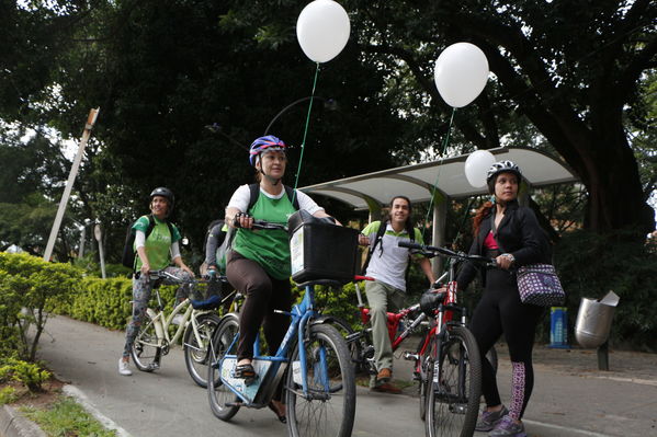Programa "En bici al trabajo"
Programa "En bici al trabajo"
Fecha: Agosto 14 de 2017
Para descargar esta fotografía en alta resolución, haga clic sobre la imagen hasta que la misma se despliegue en la pantalla completa; luego dé clic derecho y elija la opción "guardar imagen como". 
En caso de publicación por cualquier medio, solicitamos acompañarla del crédito: "Foto EPM"
Palabras clave: Programa "En bici al trabajo"