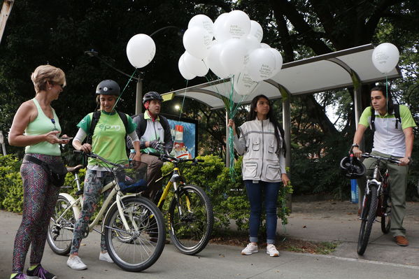 Programa "En bici al trabajo"
Programa "En bici al trabajo"
Fecha: Agosto 14 de 2017
Para descargar esta fotografía en alta resolución, haga clic sobre la imagen hasta que la misma se despliegue en la pantalla completa; luego dé clic derecho y elija la opción "guardar imagen como". 
En caso de publicación por cualquier medio, solicitamos acompañarla del crédito: "Foto EPM"
Palabras clave: Programa "En bici al trabajo"