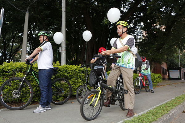 Programa "En bici al trabajo"
Programa "En bici al trabajo"
Fecha: Agosto 14 de 2017
Para descargar esta fotografía en alta resolución, haga clic sobre la imagen hasta que la misma se despliegue en la pantalla completa; luego dé clic derecho y elija la opción "guardar imagen como". 
En caso de publicación por cualquier medio, solicitamos acompañarla del crédito: "Foto EPM"
Palabras clave: Programa "En bici al trabajo"