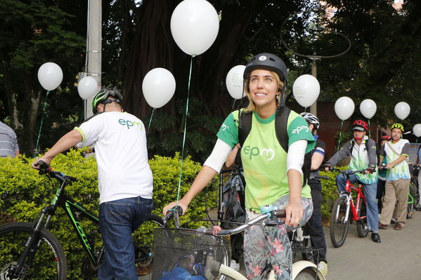 Programa "En bici al trabajo"
Programa "En bici al trabajo"
Fecha: Agosto 14 de 2017
Para descargar esta fotografía en alta resolución, haga clic sobre la imagen hasta que la misma se despliegue en la pantalla completa; luego dé clic derecho y elija la opción "guardar imagen como". 
En caso de publicación por cualquier medio, solicitamos acompañarla del crédito: "Foto EPM"
Palabras clave: Programa "En bici al trabajo"