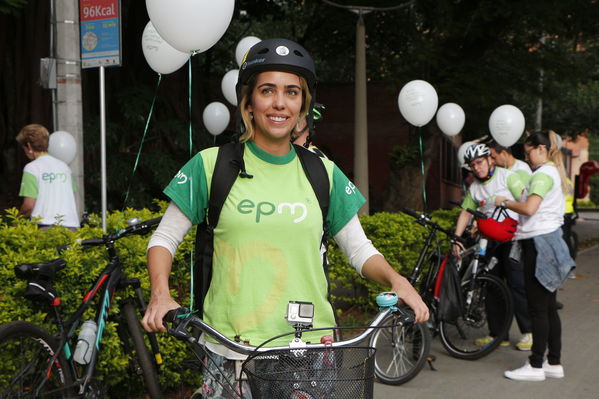 Programa "En bici al trabajo"
Programa "En bici al trabajo"
Fecha: Agosto 14 de 2017
Para descargar esta fotografía en alta resolución, haga clic sobre la imagen hasta que la misma se despliegue en la pantalla completa; luego dé clic derecho y elija la opción "guardar imagen como". 
En caso de publicación por cualquier medio, solicitamos acompañarla del crédito: "Foto EPM"
Palabras clave: Programa "En bici al trabajo"