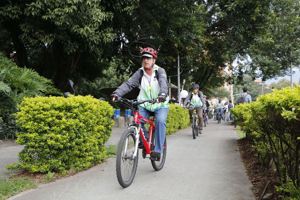 Programa "En bici al trabajo"
Programa "En bici al trabajo"
Fecha: Agosto 14 de 2017
Para descargar esta fotografía en alta resolución, haga clic sobre la imagen hasta que la misma se despliegue en la pantalla completa; luego dé clic derecho y elija la opción "guardar imagen como". 
En caso de publicación por cualquier medio, solicitamos acompañarla del crédito: "Foto EPM"
Palabras clave: Programa "En bici al trabajo"