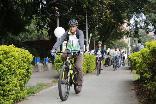 Programa "En bici al trabajo"
Programa "En bici al trabajo"
Fecha: Agosto 14 de 2017
Para descargar esta fotografía en alta resolución, haga clic sobre la imagen hasta que la misma se despliegue en la pantalla completa; luego dé clic derecho y elija la opción "guardar imagen como". 
En caso de publicación por cualquier medio, solicitamos acompañarla del crédito: "Foto EPM"
Palabras clave: Programa "En bici al trabajo"