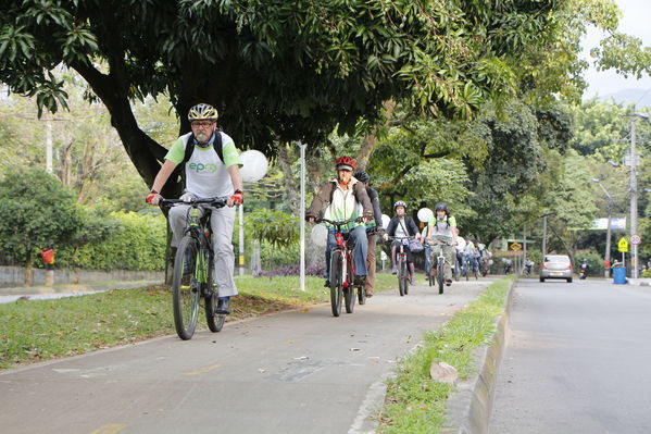Programa "En bici al trabajo"
Programa "En bici al trabajo"
Fecha: Agosto 14 de 2017
Para descargar esta fotografía en alta resolución, haga clic sobre la imagen hasta que la misma se despliegue en la pantalla completa; luego dé clic derecho y elija la opción "guardar imagen como". 
En caso de publicación por cualquier medio, solicitamos acompañarla del crédito: "Foto EPM"
Palabras clave: Programa "En bici al trabajo"