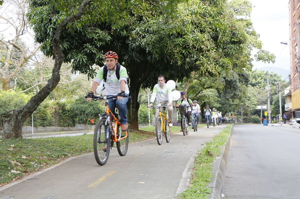 Programa "En bici al trabajo"
Programa "En bici al trabajo"
Fecha: Agosto 14 de 2017
Para descargar esta fotografía en alta resolución, haga clic sobre la imagen hasta que la misma se despliegue en la pantalla completa; luego dé clic derecho y elija la opción "guardar imagen como". 
En caso de publicación por cualquier medio, solicitamos acompañarla del crédito: "Foto EPM"
Palabras clave: Programa "En bici al trabajo"