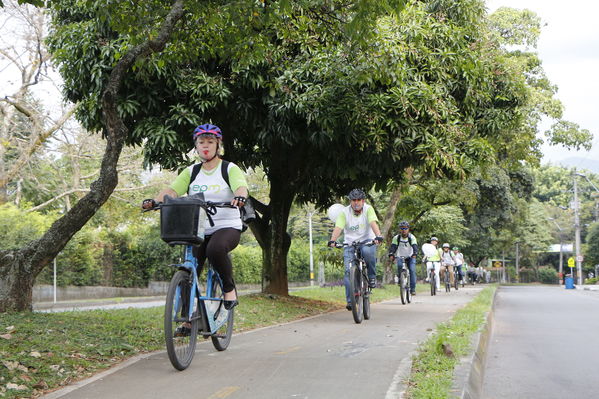 Programa "En bici al trabajo"
Programa "En bici al trabajo"
Fecha: Agosto 14 de 2017
Para descargar esta fotografía en alta resolución, haga clic sobre la imagen hasta que la misma se despliegue en la pantalla completa; luego dé clic derecho y elija la opción "guardar imagen como". 
En caso de publicación por cualquier medio, solicitamos acompañarla del crédito: "Foto EPM"
Palabras clave: Programa "En bici al trabajo"