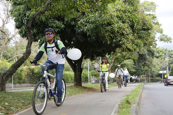 Programa "En bici al trabajo"
Programa "En bici al trabajo"
Fecha: Agosto 14 de 2017
Para descargar esta fotografía en alta resolución, haga clic sobre la imagen hasta que la misma se despliegue en la pantalla completa; luego dé clic derecho y elija la opción "guardar imagen como". 
En caso de publicación por cualquier medio, solicitamos acompañarla del crédito: "Foto EPM"
Palabras clave: Programa "En bici al trabajo"