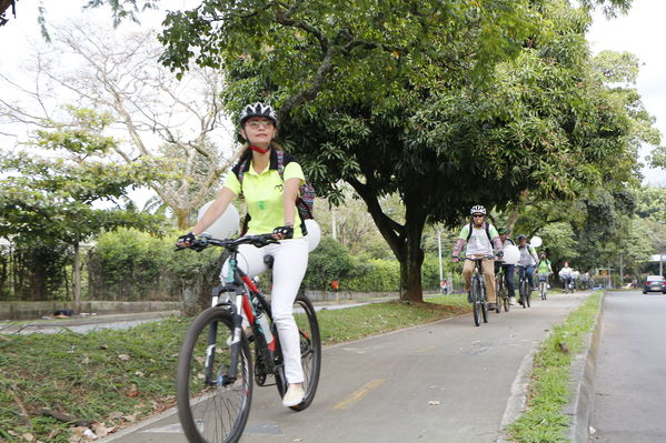 Programa "En bici al trabajo"
Programa "En bici al trabajo"
Fecha: Agosto 14 de 2017
Para descargar esta fotografía en alta resolución, haga clic sobre la imagen hasta que la misma se despliegue en la pantalla completa; luego dé clic derecho y elija la opción "guardar imagen como". 
En caso de publicación por cualquier medio, solicitamos acompañarla del crédito: "Foto EPM"
Palabras clave: Programa "En bici al trabajo"