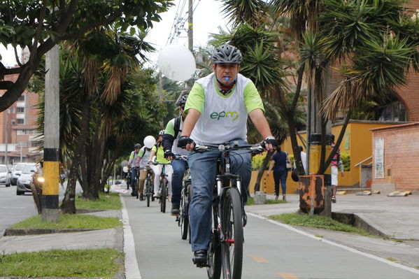 Programa "En bici al trabajo"
Programa "En bici al trabajo"
Fecha: Agosto 14 de 2017
Para descargar esta fotografía en alta resolución, haga clic sobre la imagen hasta que la misma se despliegue en la pantalla completa; luego dé clic derecho y elija la opción "guardar imagen como". 
En caso de publicación por cualquier medio, solicitamos acompañarla del crédito: "Foto EPM"
Palabras clave: Programa "En bici al trabajo"