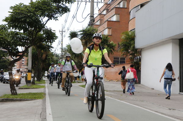 Programa "En bici al trabajo"
Programa "En bici al trabajo"
Fecha: Agosto 14 de 2017
Para descargar esta fotografía en alta resolución, haga clic sobre la imagen hasta que la misma se despliegue en la pantalla completa; luego dé clic derecho y elija la opción "guardar imagen como". 
En caso de publicación por cualquier medio, solicitamos acompañarla del crédito: "Foto EPM"
Palabras clave: Programa "En bici al trabajo"