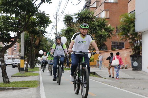 Programa "En bici al trabajo"
Programa "En bici al trabajo"
Fecha: Agosto 14 de 2017
Para descargar esta fotografía en alta resolución, haga clic sobre la imagen hasta que la misma se despliegue en la pantalla completa; luego dé clic derecho y elija la opción "guardar imagen como". 
En caso de publicación por cualquier medio, solicitamos acompañarla del crédito: "Foto EPM"
Palabras clave: Programa "En bici al trabajo"