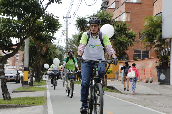 Programa "En bici al trabajo"
Programa "En bici al trabajo"
Fecha: Agosto 14 de 2017
Para descargar esta fotografía en alta resolución, haga clic sobre la imagen hasta que la misma se despliegue en la pantalla completa; luego dé clic derecho y elija la opción "guardar imagen como". 
En caso de publicación por cualquier medio, solicitamos acompañarla del crédito: "Foto EPM"
Palabras clave: Programa "En bici al trabajo"