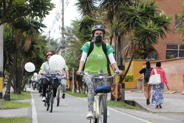 Programa "En bici al trabajo"
Programa "En bici al trabajo"
Fecha: Agosto 14 de 2017
Para descargar esta fotografía en alta resolución, haga clic sobre la imagen hasta que la misma se despliegue en la pantalla completa; luego dé clic derecho y elija la opción "guardar imagen como". 
En caso de publicación por cualquier medio, solicitamos acompañarla del crédito: "Foto EPM"
Palabras clave: Programa "En bici al trabajo"