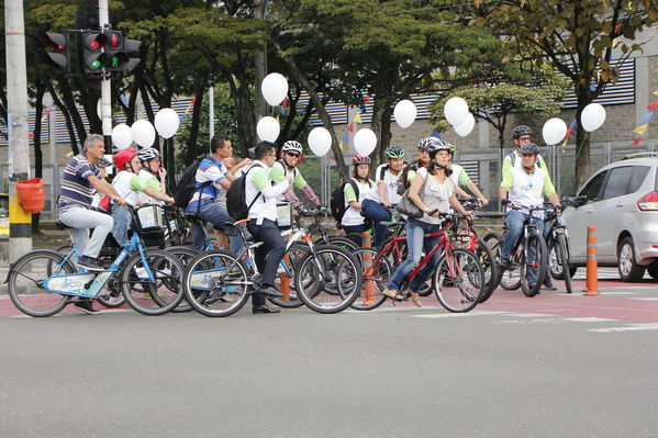 Programa "En bici al trabajo"
Programa "En bici al trabajo"
Fecha: Agosto 14 de 2017
Para descargar esta fotografía en alta resolución, haga clic sobre la imagen hasta que la misma se despliegue en la pantalla completa; luego dé clic derecho y elija la opción "guardar imagen como". 
En caso de publicación por cualquier medio, solicitamos acompañarla del crédito: "Foto EPM"
Palabras clave: Programa "En bici al trabajo"
