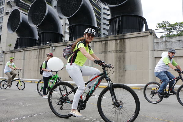 Programa "En bici al trabajo"
Programa "En bici al trabajo"
Fecha: Agosto 14 de 2017
Para descargar esta fotografía en alta resolución, haga clic sobre la imagen hasta que la misma se despliegue en la pantalla completa; luego dé clic derecho y elija la opción "guardar imagen como". 
En caso de publicación por cualquier medio, solicitamos acompañarla del crédito: "Foto EPM"
Palabras clave: Programa "En bici al trabajo"