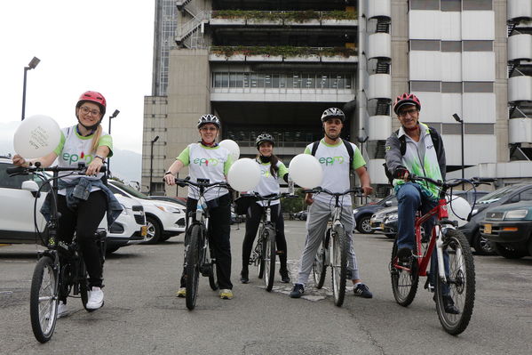 Programa "En bici al trabajo"
Programa "En bici al trabajo"
Fecha: Agosto 14 de 2017
Para descargar esta fotografía en alta resolución, haga clic sobre la imagen hasta que la misma se despliegue en la pantalla completa; luego dé clic derecho y elija la opción "guardar imagen como". 
En caso de publicación por cualquier medio, solicitamos acompañarla del crédito: "Foto EPM"
Palabras clave: Programa "En bici al trabajo"