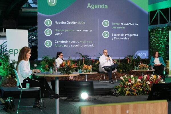 15 Encuentro Inversionistas 2021 
15 Encuentro Inversionistas 2021. 
Fecha: 13 Mayo 2021
Para descargar esta fotografía en alta resolución, haga clic sobre la imagen hasta que la misma se despliegue en la pantalla completa; luego dé clic derecho y elija la opción "guardar imagen como". 
En caso de publicación por cualquier medio, solicitamos acompañarla del crédito: "Foto EPM"
Palabras clave: 15 Encuentro Inversionistas 2021