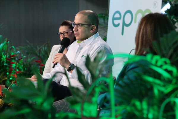 15 Encuentro Inversionistas 2021 
15 Encuentro Inversionistas 2021. 
Fecha: 13 Mayo 2021
Para descargar esta fotografía en alta resolución, haga clic sobre la imagen hasta que la misma se despliegue en la pantalla completa; luego dé clic derecho y elija la opción "guardar imagen como". 
En caso de publicación por cualquier medio, solicitamos acompañarla del crédito: "Foto EPM"
Palabras clave: 15 Encuentro Inversionistas 2021