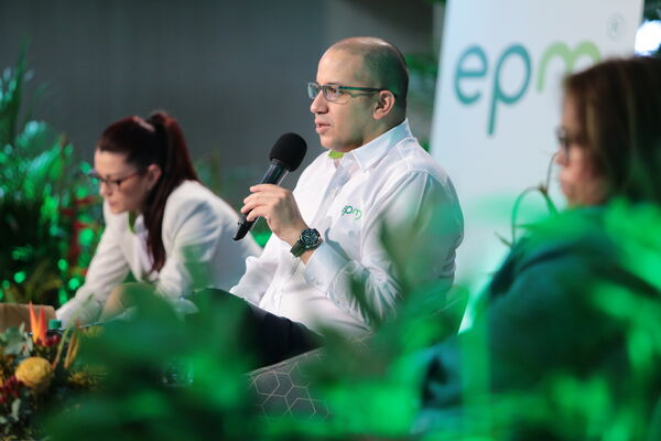 15 Encuentro Inversionistas 2021 
15 Encuentro Inversionistas 2021. 
Fecha: 13 Mayo 2021
Para descargar esta fotografía en alta resolución, haga clic sobre la imagen hasta que la misma se despliegue en la pantalla completa; luego dé clic derecho y elija la opción "guardar imagen como". 
En caso de publicación por cualquier medio, solicitamos acompañarla del crédito: "Foto EPM"
Palabras clave: 15 Encuentro Inversionistas 2021