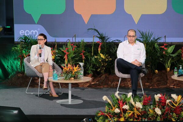 15 Encuentro Inversionistas 2021 
15 Encuentro Inversionistas 2021. 
Fecha: 13 Mayo 2021
Para descargar esta fotografía en alta resolución, haga clic sobre la imagen hasta que la misma se despliegue en la pantalla completa; luego dé clic derecho y elija la opción "guardar imagen como". 
En caso de publicación por cualquier medio, solicitamos acompañarla del crédito: "Foto EPM"
Palabras clave: 15 Encuentro Inversionistas 2021