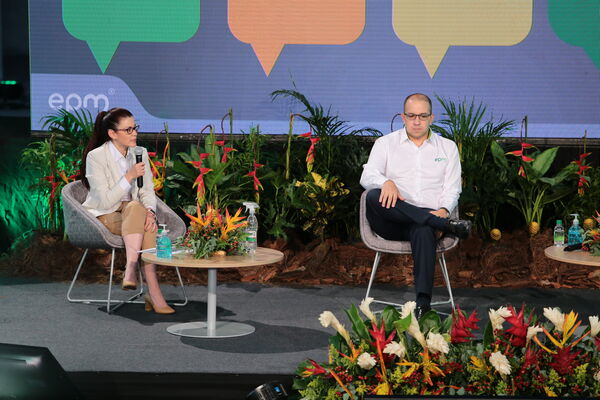 15 Encuentro Inversionistas 2021 
15 Encuentro Inversionistas 2021. 
Fecha: 13 Mayo 2021
Para descargar esta fotografía en alta resolución, haga clic sobre la imagen hasta que la misma se despliegue en la pantalla completa; luego dé clic derecho y elija la opción "guardar imagen como". 
En caso de publicación por cualquier medio, solicitamos acompañarla del crédito: "Foto EPM"
Palabras clave: 15 Encuentro Inversionistas 2021
