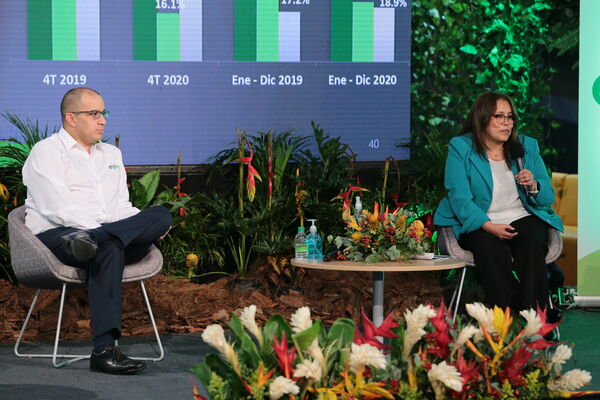 15 Encuentro Inversionistas 2021 
15 Encuentro Inversionistas 2021. 
Fecha: 13 Mayo 2021
Para descargar esta fotografía en alta resolución, haga clic sobre la imagen hasta que la misma se despliegue en la pantalla completa; luego dé clic derecho y elija la opción "guardar imagen como". 
En caso de publicación por cualquier medio, solicitamos acompañarla del crédito: "Foto EPM"
Palabras clave: 15 Encuentro Inversionistas 2021