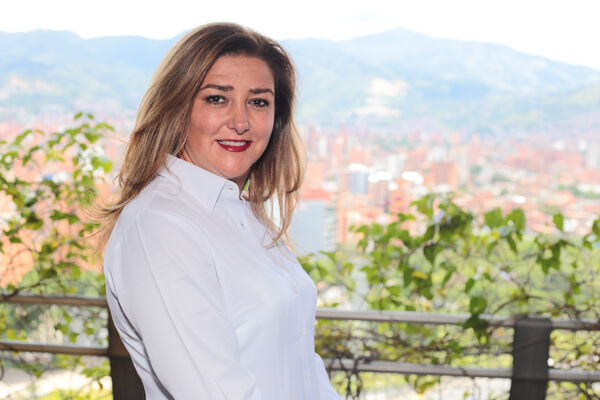 Secretaria General EPM María Cristina Toro
Secretaria General EPM María Cristina Toro 
Fecha: 13 Mayo 2021
Para descargar esta fotografía en alta resolución, haga clic sobre la imagen hasta que la misma se despliegue en la pantalla completa; luego dé clic derecho y elija la opción "guardar imagen como". 
En caso de publicación por cualquier medio, solicitamos acompañarla del crédito: "Foto EPM"
Palabras clave: Secretaria General EPM María Cristina Toro