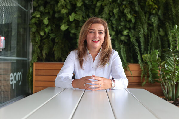 Secretaria General EPM María Cristina Toro
Secretaria General EPM María Cristina Toro 
Fecha: 13 Mayo 2021
Para descargar esta fotografía en alta resolución, haga clic sobre la imagen hasta que la misma se despliegue en la pantalla completa; luego dé clic derecho y elija la opción "guardar imagen como". 
En caso de publicación por cualquier medio, solicitamos acompañarla del crédito: "Foto EPM"
Palabras clave: Secretaria General EPM María Cristina Toro