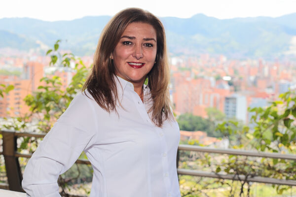 Secretaria General EPM María Cristina Toro
Secretaria General EPM María Cristina Toro 
Fecha: 13 Mayo 2021
Para descargar esta fotografía en alta resolución, haga clic sobre la imagen hasta que la misma se despliegue en la pantalla completa; luego dé clic derecho y elija la opción "guardar imagen como". 
En caso de publicación por cualquier medio, solicitamos acompañarla del crédito: "Foto EPM"
Palabras clave: Secretaria General EPM María Cristina Toro