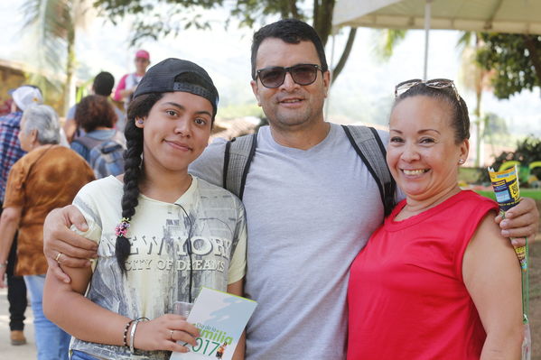 Día de la Familia EPM 2017
Día de la Familia EPM 2017
Fecha: Julio 16 de 2017
Para descargar esta fotografía en alta resolución, haga clic sobre la imagen hasta que la misma se despliegue en la pantalla completa; luego dé clic derecho y elija la opción "guardar imagen como". 
En caso de publicación por cualquier medio, solicitamos acompañarla del crédito: "Foto EPM"
Palabras clave: Día Familia EPM 2017