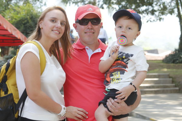 Día de la Familia EPM 2017
Día de la Familia EPM 2017
Fecha: Julio 16 de 2017
Para descargar esta fotografía en alta resolución, haga clic sobre la imagen hasta que la misma se despliegue en la pantalla completa; luego dé clic derecho y elija la opción "guardar imagen como". 
En caso de publicación por cualquier medio, solicitamos acompañarla del crédito: "Foto EPM"
Palabras clave: Día Familia EPM 2017