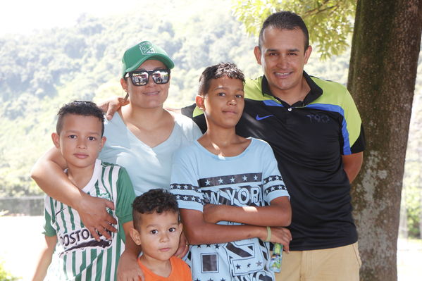 Día de la Familia EPM 2017
Día de la Familia EPM 2017
Fecha: Julio 16 de 2017
Para descargar esta fotografía en alta resolución, haga clic sobre la imagen hasta que la misma se despliegue en la pantalla completa; luego dé clic derecho y elija la opción "guardar imagen como". 
En caso de publicación por cualquier medio, solicitamos acompañarla del crédito: "Foto EPM"
Palabras clave: Día Familia EPM 2017