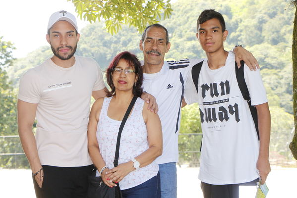 Día de la Familia EPM 2017
Día de la Familia EPM 2017
Fecha: Julio 16 de 2017
Para descargar esta fotografía en alta resolución, haga clic sobre la imagen hasta que la misma se despliegue en la pantalla completa; luego dé clic derecho y elija la opción "guardar imagen como". 
En caso de publicación por cualquier medio, solicitamos acompañarla del crédito: "Foto EPM"
Palabras clave: Día Familia EPM 2017