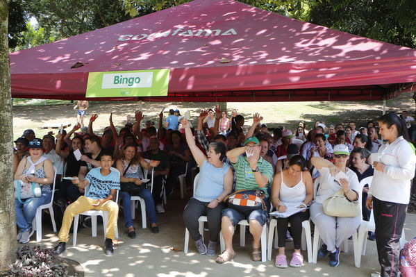 Día de la Familia EPM 2017
Día de la Familia EPM 2017
Fecha: Julio 16 de 2017
Para descargar esta fotografía en alta resolución, haga clic sobre la imagen hasta que la misma se despliegue en la pantalla completa; luego dé clic derecho y elija la opción "guardar imagen como". 
En caso de publicación por cualquier medio, solicitamos acompañarla del crédito: "Foto EPM"
Palabras clave: Día Familia EPM 2017
