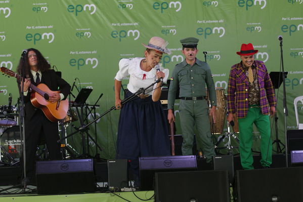 Día de la Familia EPM 2017
Día de la Familia EPM 2017
Fecha: Julio 16 de 2017
Para descargar esta fotografía en alta resolución, haga clic sobre la imagen hasta que la misma se despliegue en la pantalla completa; luego dé clic derecho y elija la opción "guardar imagen como". 
En caso de publicación por cualquier medio, solicitamos acompañarla del crédito: "Foto EPM"
Palabras clave: Día Familia EPM 2017