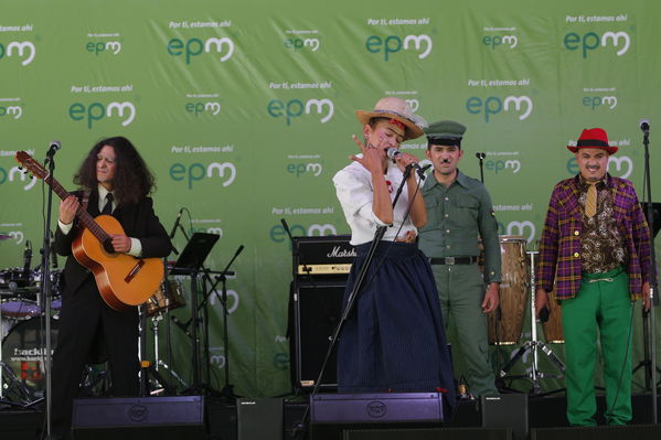 Día de la Familia EPM 2017
Día de la Familia EPM 2017
Fecha: Julio 16 de 2017
Para descargar esta fotografía en alta resolución, haga clic sobre la imagen hasta que la misma se despliegue en la pantalla completa; luego dé clic derecho y elija la opción "guardar imagen como". 
En caso de publicación por cualquier medio, solicitamos acompañarla del crédito: "Foto EPM"
Palabras clave: Día Familia EPM 2017