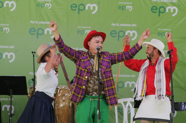 Día de la Familia EPM 2017
Día de la Familia EPM 2017
Fecha: Julio 16 de 2017
Para descargar esta fotografía en alta resolución, haga clic sobre la imagen hasta que la misma se despliegue en la pantalla completa; luego dé clic derecho y elija la opción "guardar imagen como". 
En caso de publicación por cualquier medio, solicitamos acompañarla del crédito: "Foto EPM"
Palabras clave: Día Familia EPM 2017