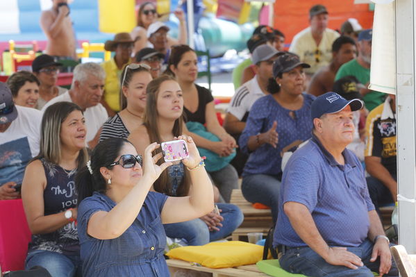 Día de la Familia EPM 2017
Día de la Familia EPM 2017
Fecha: Julio 16 de 2017
Para descargar esta fotografía en alta resolución, haga clic sobre la imagen hasta que la misma se despliegue en la pantalla completa; luego dé clic derecho y elija la opción "guardar imagen como". 
En caso de publicación por cualquier medio, solicitamos acompañarla del crédito: "Foto EPM"
Palabras clave: Día Familia EPM 2017