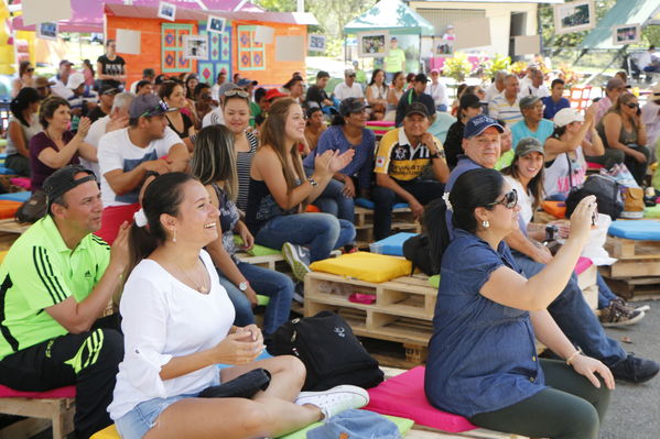 Día de la Familia EPM 2017
Día de la Familia EPM 2017
Fecha: Julio 16 de 2017
Para descargar esta fotografía en alta resolución, haga clic sobre la imagen hasta que la misma se despliegue en la pantalla completa; luego dé clic derecho y elija la opción "guardar imagen como". 
En caso de publicación por cualquier medio, solicitamos acompañarla del crédito: "Foto EPM"
Palabras clave: Día Familia EPM 2017