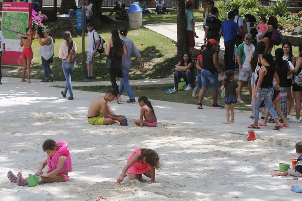 Día de la Familia EPM 2017
Día de la Familia EPM 2017
Fecha: Julio 16 de 2017
Para descargar esta fotografía en alta resolución, haga clic sobre la imagen hasta que la misma se despliegue en la pantalla completa; luego dé clic derecho y elija la opción "guardar imagen como". 
En caso de publicación por cualquier medio, solicitamos acompañarla del crédito: "Foto EPM"
Palabras clave: Día Familia EPM 2017