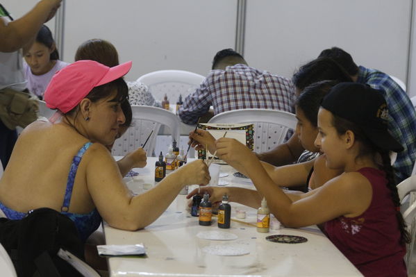 Día de la Familia EPM 2017
Día de la Familia EPM 2017
Fecha: Julio 16 de 2017
Para descargar esta fotografía en alta resolución, haga clic sobre la imagen hasta que la misma se despliegue en la pantalla completa; luego dé clic derecho y elija la opción "guardar imagen como". 
En caso de publicación por cualquier medio, solicitamos acompañarla del crédito: "Foto EPM"
Palabras clave: Día Familia EPM 2017