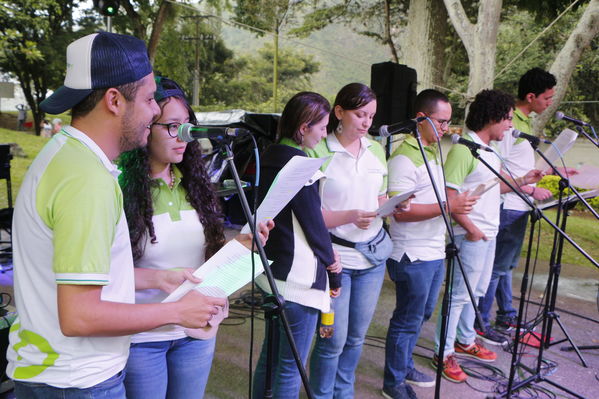 Día de la Familia EPM 2017
Día de la Familia EPM 2017
Fecha: Julio 16 de 2017
Para descargar esta fotografía en alta resolución, haga clic sobre la imagen hasta que la misma se despliegue en la pantalla completa; luego dé clic derecho y elija la opción "guardar imagen como". 
En caso de publicación por cualquier medio, solicitamos acompañarla del crédito: "Foto EPM"

Palabras clave: Día Familia EPM 2017