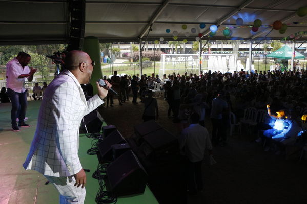 Día de la Familia EPM 2017
Día de la Familia EPM 2017
Fecha: Julio 16 de 2017
Para descargar esta fotografía en alta resolución, haga clic sobre la imagen hasta que la misma se despliegue en la pantalla completa; luego dé clic derecho y elija la opción "guardar imagen como". 
En caso de publicación por cualquier medio, solicitamos acompañarla del crédito: "Foto EPM"

Palabras clave: Día Familia EPM 2017