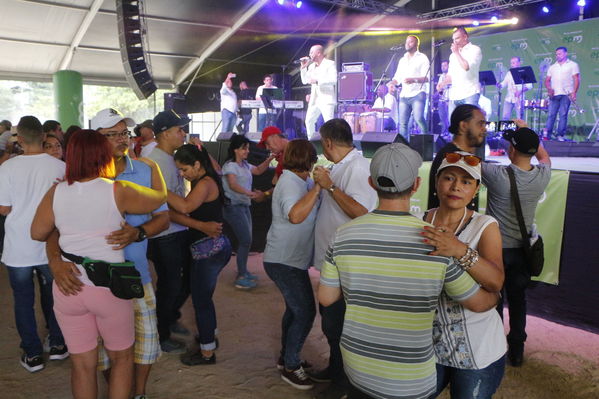 Día de la Familia EPM 2017
Día de la Familia EPM 2017
Fecha: Julio 16 de 2017
Para descargar esta fotografía en alta resolución, haga clic sobre la imagen hasta que la misma se despliegue en la pantalla completa; luego dé clic derecho y elija la opción "guardar imagen como". 
En caso de publicación por cualquier medio, solicitamos acompañarla del crédito: "Foto EPM"

Palabras clave: Día Familia EPM 2017