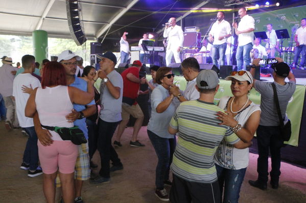 Día de la Familia EPM 2017
Día de la Familia EPM 2017
Fecha: Julio 16 de 2017
Para descargar esta fotografía en alta resolución, haga clic sobre la imagen hasta que la misma se despliegue en la pantalla completa; luego dé clic derecho y elija la opción "guardar imagen como". 
En caso de publicación por cualquier medio, solicitamos acompañarla del crédito: "Foto EPM"

Palabras clave: Día Familia EPM 2017